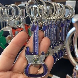 Key chain guitar